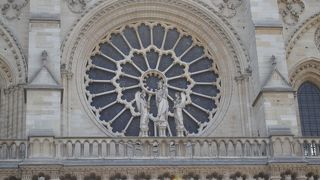 ステンドグラスに圧倒される