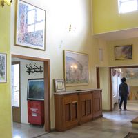 デルフィ･パレスのロビー。美術館のよう。