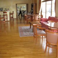 食事会場。レストラン言うよりは台所といった感じ。