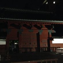 ライトアップされてます