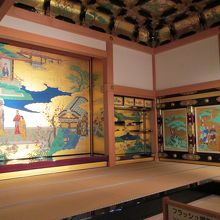 装飾もきらびやか