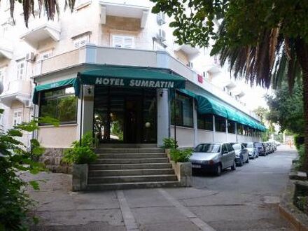 Hotel Sumratin 写真