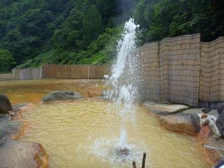 広河原温泉　湯ノ沢間欠泉　湯の華 写真