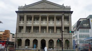 重厚な建築物です