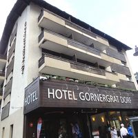 ホテルの外観です。入り口に段差がありますので気をつけて下さい