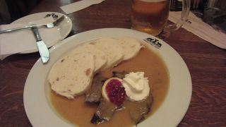 とても賑やかなお店