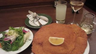 サラダも美味しい