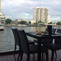 テラスで朝食が頂けます。