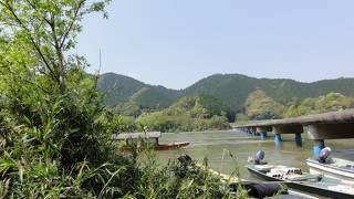 欄干がない水害に耐える橋