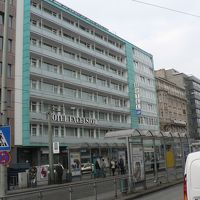 駅から１分が魅力！