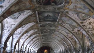 歴代君主の肖像画・・・