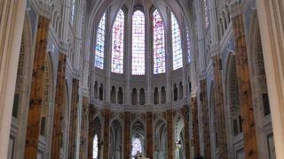 荘厳なステンドグラス