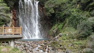 珍しい‘湯の滝’