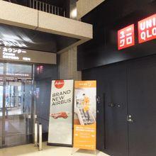 成田空港第二ターミナルのFカウンターがチェックインカウンター