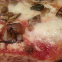 ピザはとにかくおいしいです。