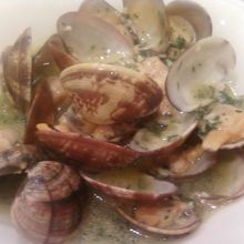 おすすめの前菜、あさりです。