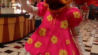 キャラクターと遊べるレストラン