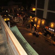 道後温泉本館のぼっちゃんの間から見えます。