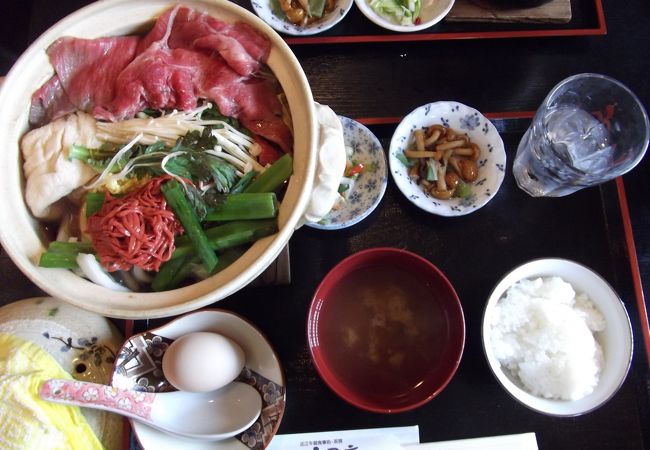 近江牛のすき焼き定食、お手ごろ価格で美味しかった。