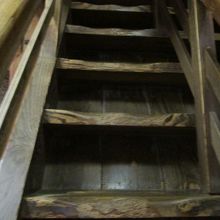 急な階段です。