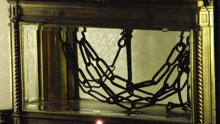 聖ペテロがエルサレムの獄中でつながれていた鎖