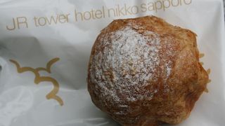 限定のクリームパンを買いました。