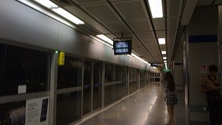 バンコクを網羅する２代ラインのひとつ　使いこなすと超便利