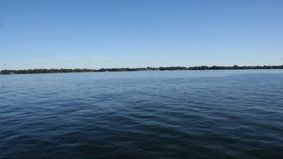 湖畔でのんびり