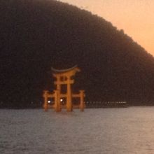 夕暮れの厳島神社