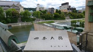 東は祇園、八坂さんです