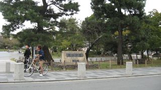 渡月橋を渡ったところに