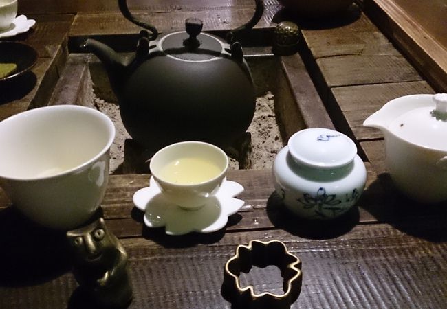 お茶のセット。お店の方がデザインされたそう。