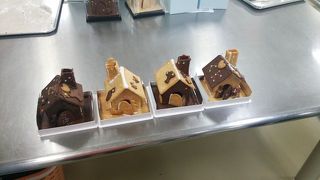 お菓子作り体験で、クッキーハウスを作ることができます！