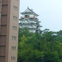 宿泊した部屋の窓からは福山城が。