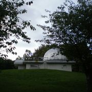 豊平館とキタラの間にある小さな天文台