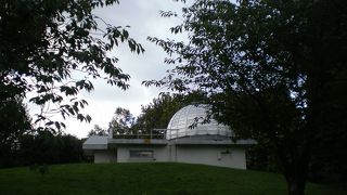 豊平館とキタラの間にある小さな天文台