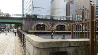 マーチエキュート神田万世橋の西側