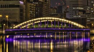 中之島が映える川