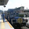 関門海峡に向かって走るトロッコ列車です。