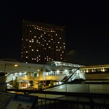 ゆりかもめ台場駅です．