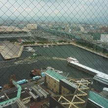 足元に船が入ってきます．