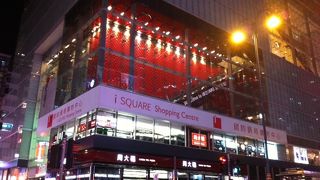 立地の良いショッピングモール