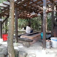 立派なバーベキュー設備です