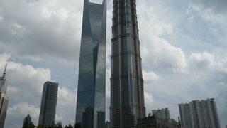 上海環球金融中心ビル(ワールドフィナンシャルタワー)展望台に上りました。