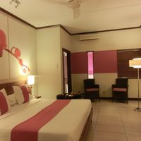 部屋の装飾はとてもモダンです。