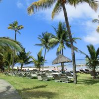 海辺のデッキチェアーでまったり。