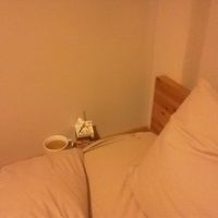 ベッドフレームにこうして飲み物などを置けるのがよかったです！