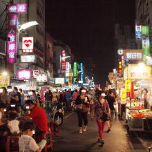 一本道で道幅も広く歩きやすいです