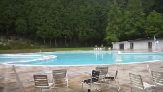 ゴルフ、プール、食事、温泉が楽しめる