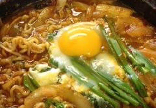 行列必至のチゲラーメン